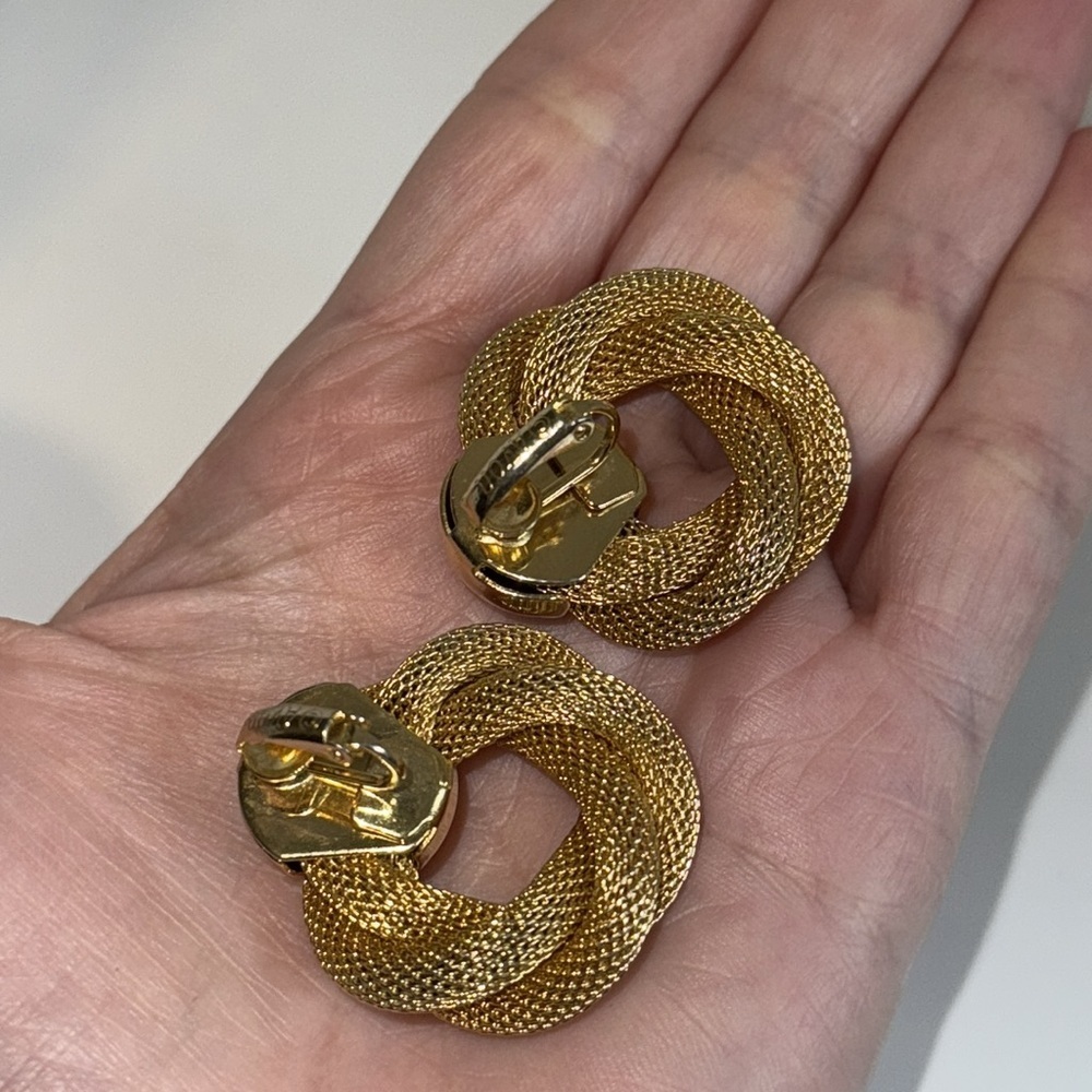 Vintage Avon Woven Mesh Door Knocker Clip On Earrings Gold Tone - Picture 3 of 8